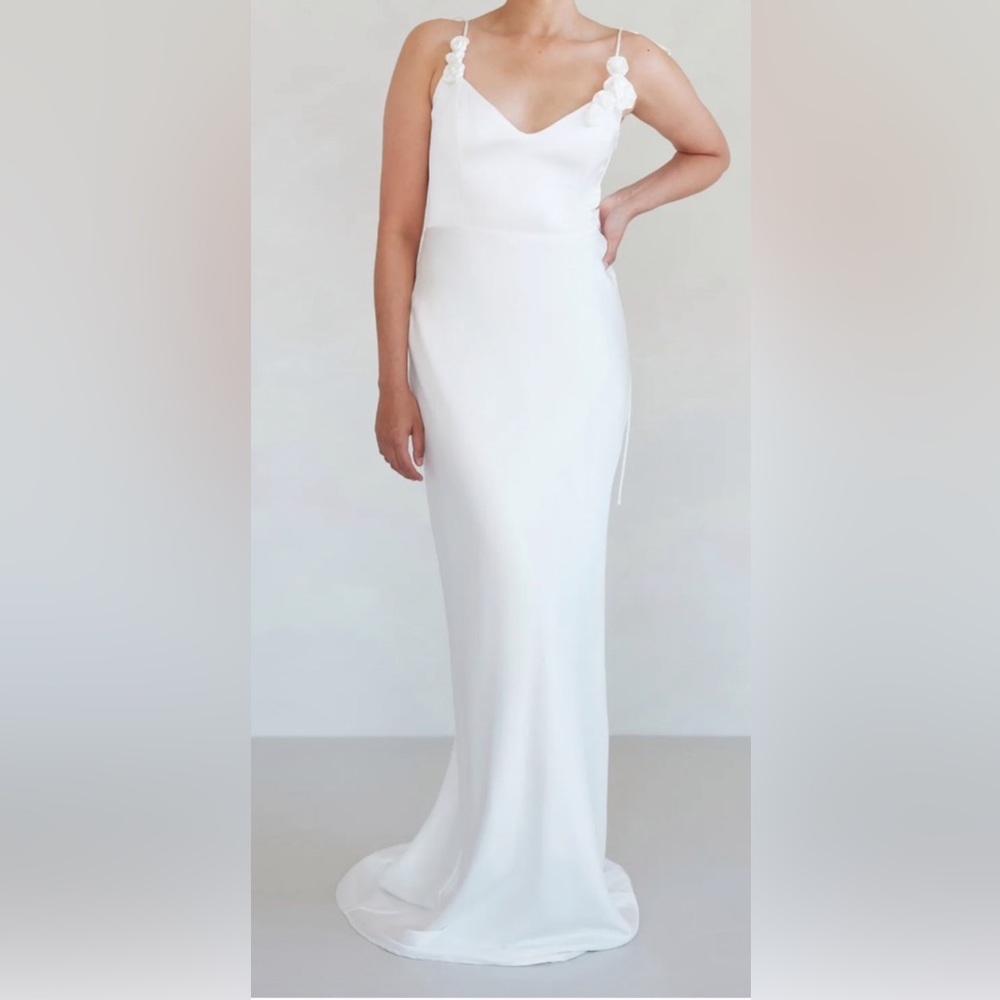 Never worn wedding gown
